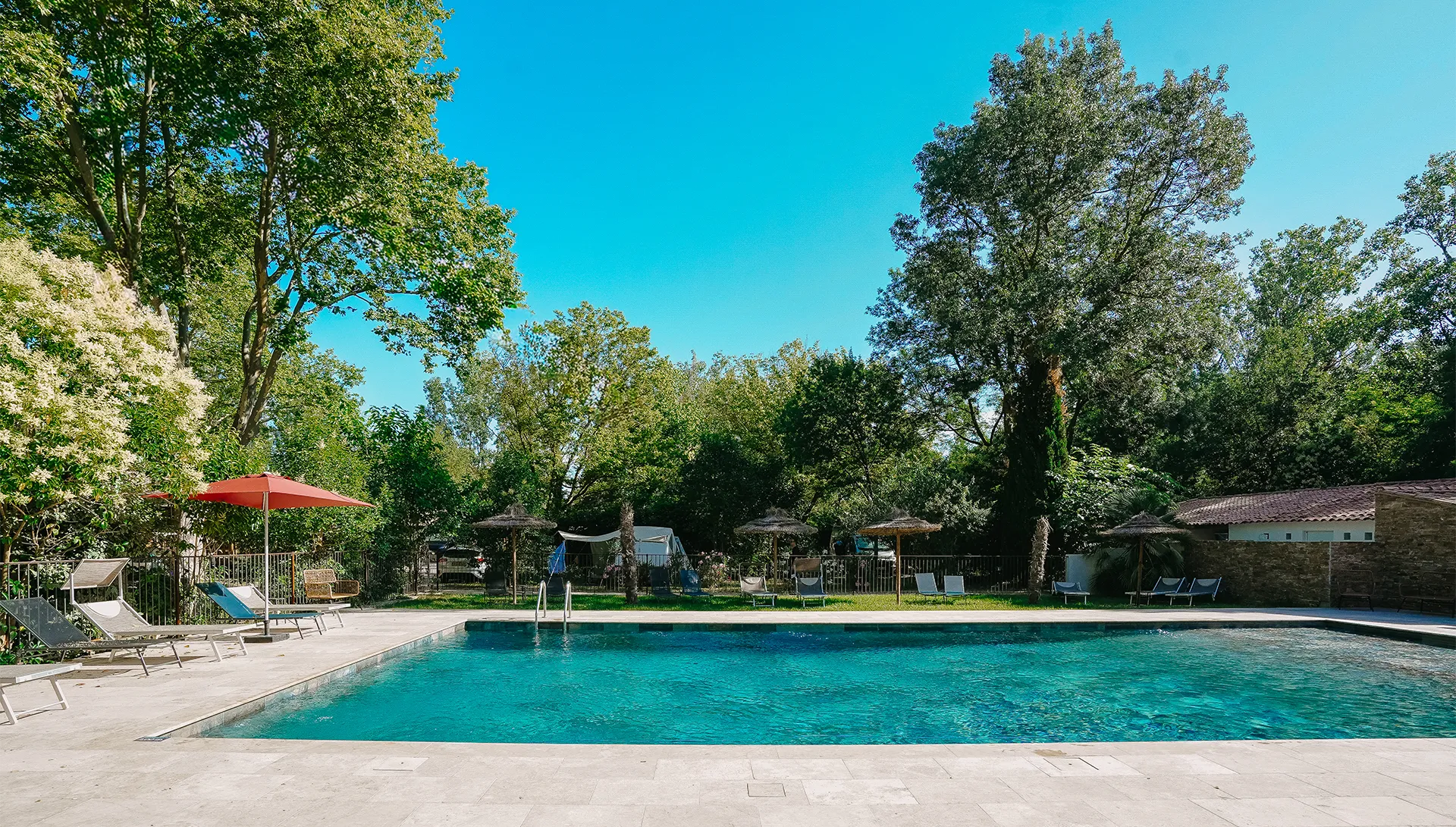 Camping avec piscine à Avignon Vaucluse, Sud France